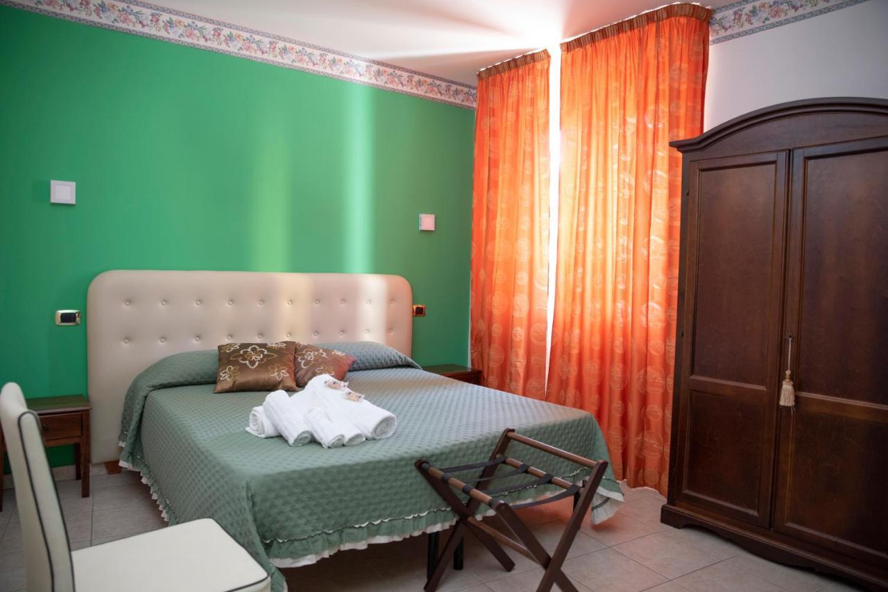 Carlo V - Holiday Rooms Porto Empedocle Kültér fotó