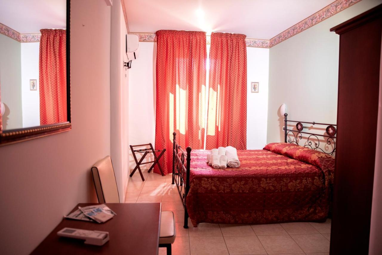 Carlo V - Holiday Rooms Porto Empedocle Kültér fotó